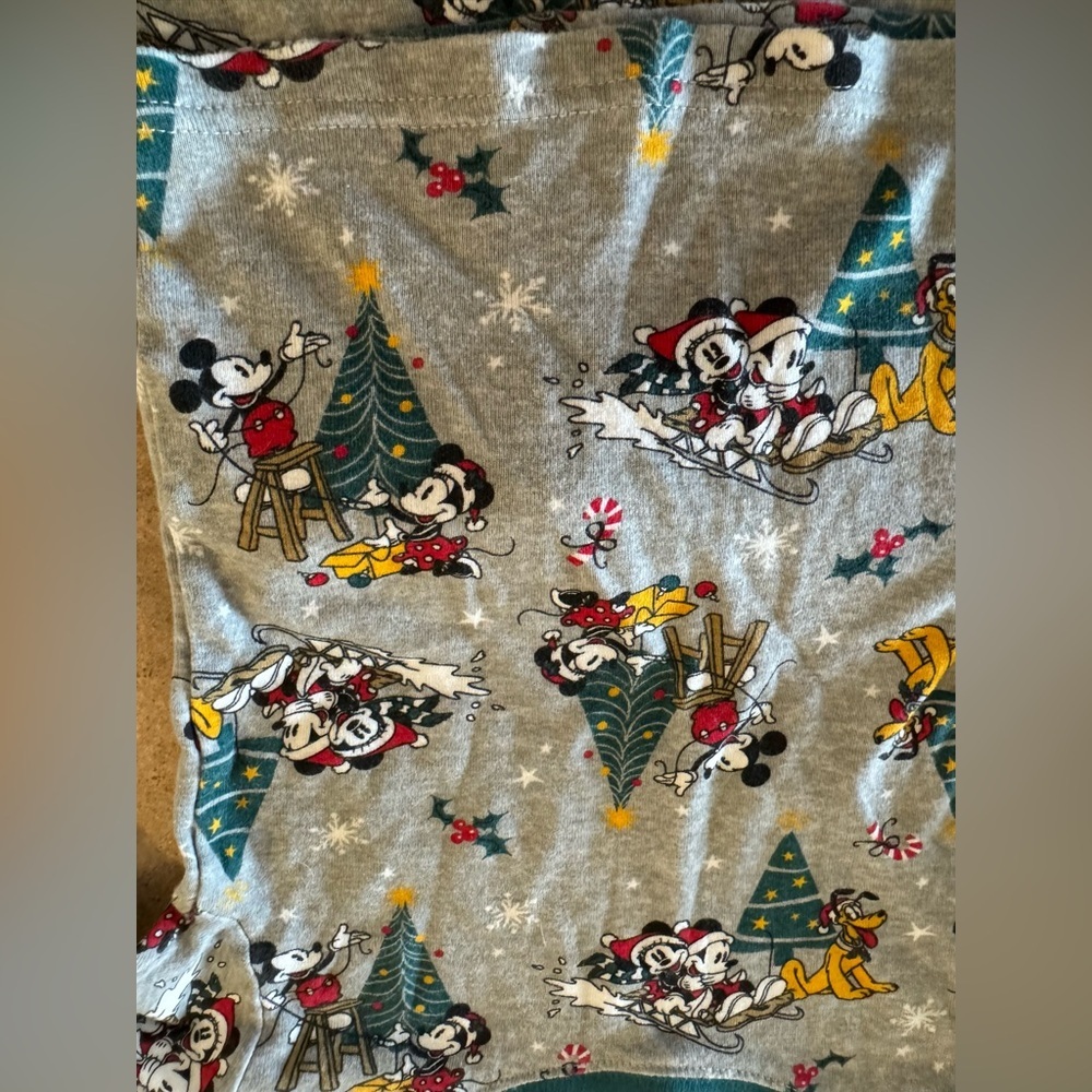 Disney - 5T Toddler Christmas Pajama Set - Picture 2 of 3